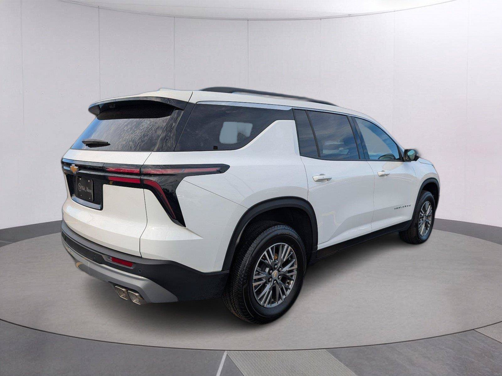 Used 2026 Chevrolet Traverse LT w/ Driver Confidence Package FWD image 7