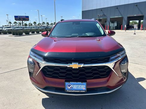 Used 2025 Chevrolet Trax LT w/ Driver Confidence Package image 2