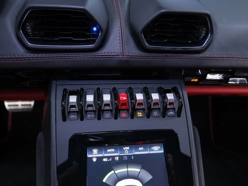 Used 2021 Lamborghini Huracan EVO RWD image 40