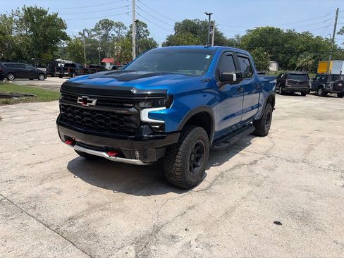 Used 2022 Chevrolet Silverado 1500 ZR2 w/ Technology Package AWD/4WD image 2