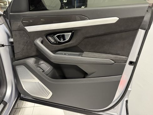 Used 2021 Lamborghini Urus image 20