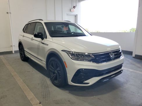 Used 2024 Volkswagen Tiguan SE R-Line FWD image 2
