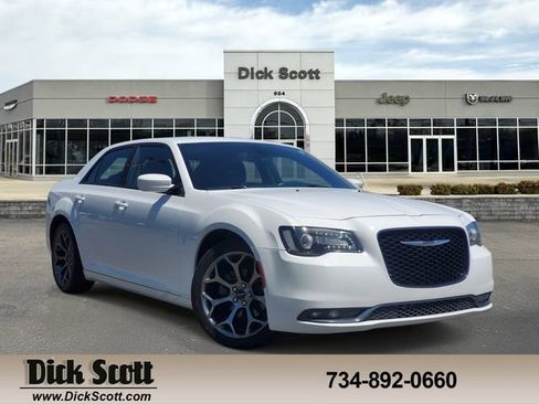 Used 2018 Chrysler 300 S RWD image 1