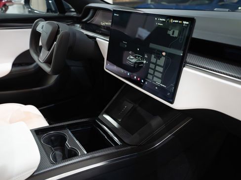 Used 2021 Tesla Model S Plaid image 34