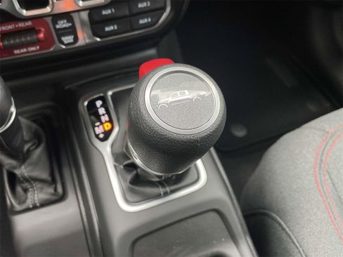 New 2025 Jeep Gladiator Rubicon w/ Convenience Group image 24