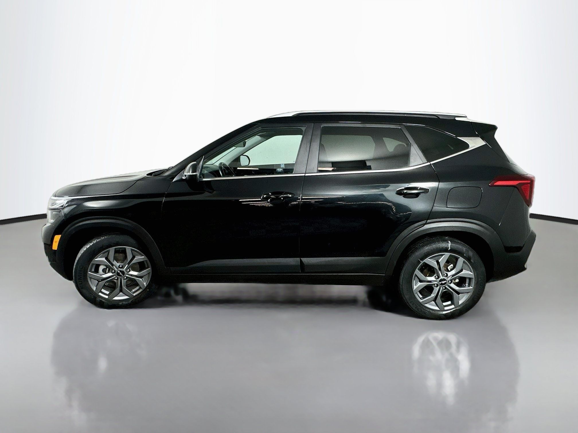 Certified 2024 Kia Seltos S FWD image 4