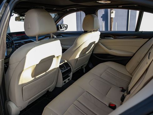 Used 2019 BMW 530e w/ Convenience Package image 37