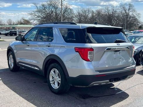 Used 2022 Ford Explorer XLT w/ Equipment Group 202A AWD/4WD image 8