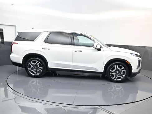 Used 2024 Hyundai Palisade SEL FWD image 3