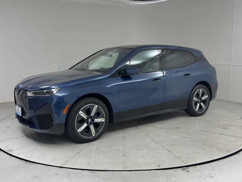Used 2024 BMW iX xDrive50 w/ Sport Package AWD/4WD image 6