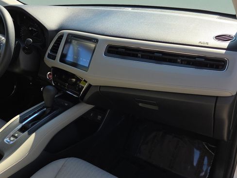 Used 2018 Honda HR-V EX image 19