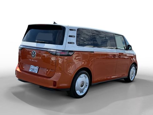 Certified 2025 Volkswagen ID. Buzz 1st Edition AWD/4WD image 5