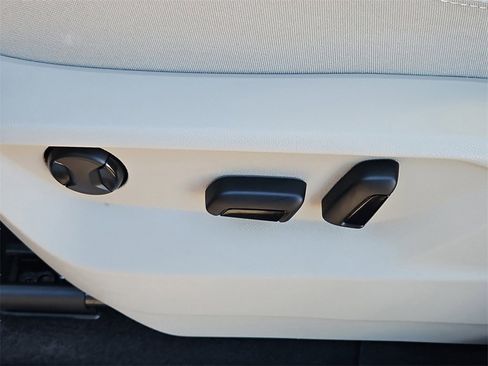 Certified 2025 Volkswagen Atlas SE image 23