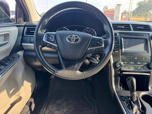 Used 2017 Toyota Camry SE FWD image 17
