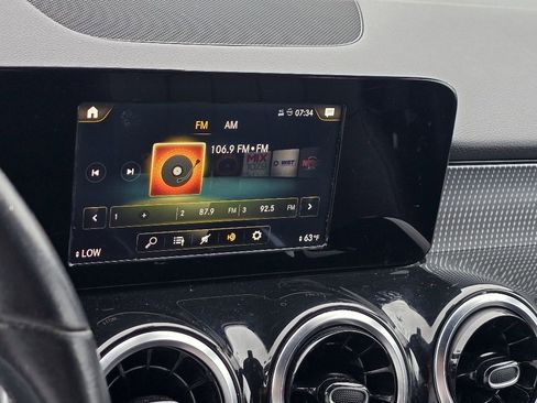 Used 2021 Mercedes-Benz GLB 250 image 4