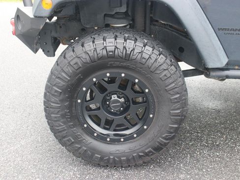 Used 2016 Jeep Wrangler Unlimited Rubicon w/ Connectivity Group AWD/4WD image 38
