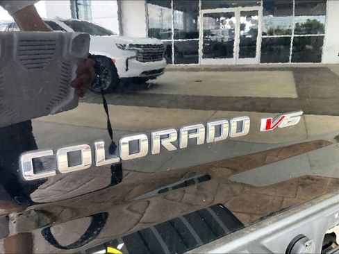 Used 2020 Chevrolet Colorado ZR2 w/ ZR2 Midnight Special Edition AWD/4WD image 22
