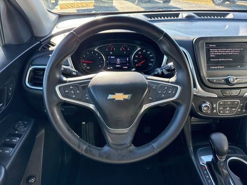 Used 2023 Chevrolet Equinox LT image 3