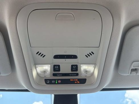 Used 2022 GMC Acadia Denali w/ Denali Technology Package AWD/4WD image 36