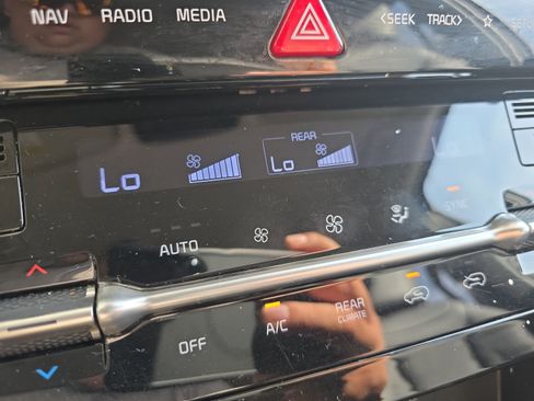 Certified 2024 Kia Carnival EX FWD image 14