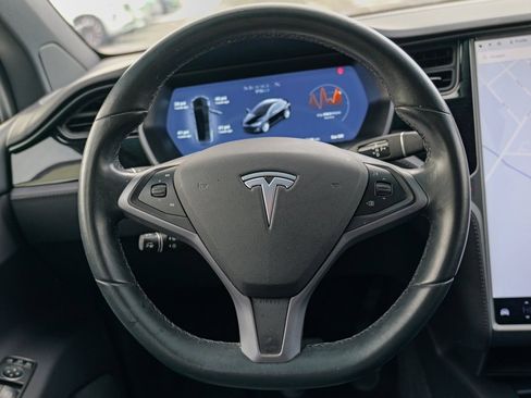 Used 2018 Tesla Model X 75D image 33