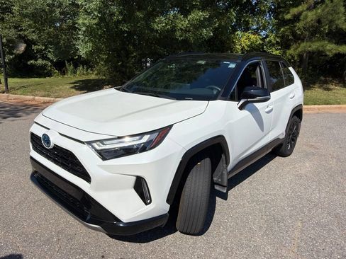 Used 2024 Toyota RAV4 XSE AWD/4WD image 8