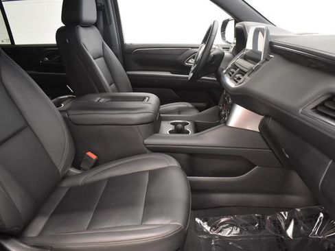 Used 2024 Chevrolet Tahoe Z71 w/ Luxury Package AWD/4WD image 19