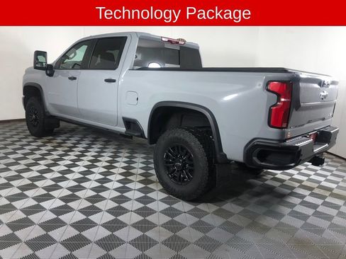 Used 2025 Chevrolet Silverado 2500 ZR2 w/ Technology Package AWD/4WD image 19