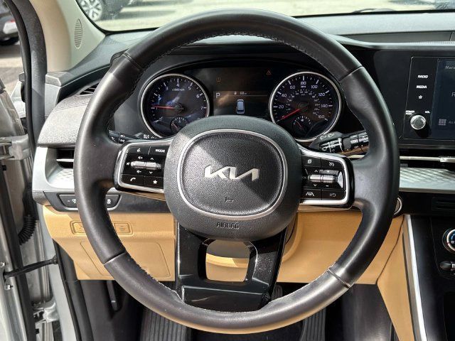 Used 2023 Kia Carnival LX FWD image 18
