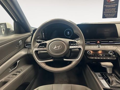 Used 2025 Hyundai Elantra SEL FWD image 12