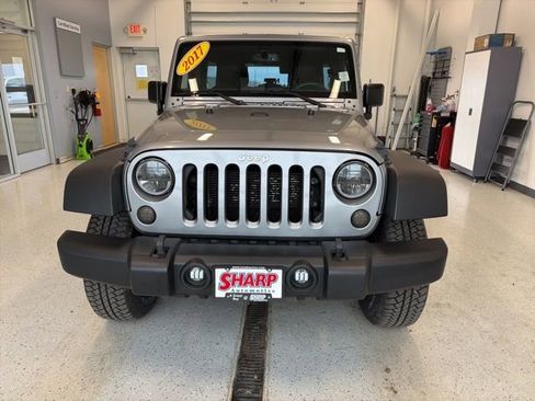 Used 2017 Jeep Wrangler Unlimited Rubicon w/ Connectivity Group AWD/4WD image 2