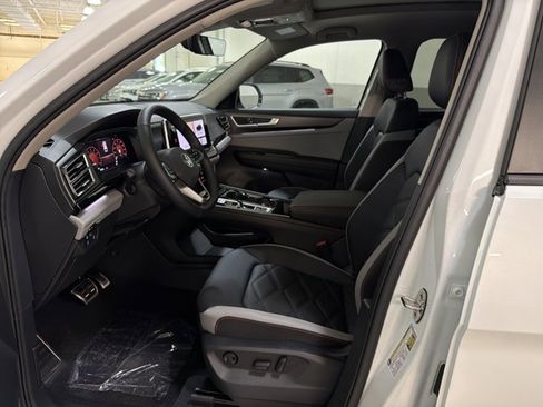 New 2026 Volkswagen Atlas Peak Edition AWD/4WD image 16