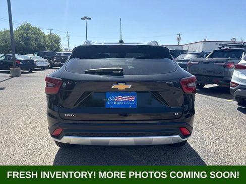 Used 2025 Chevrolet Trax LT FWD image 3