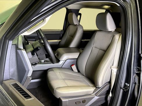 Used 2021 Ford Expedition XLT image 21