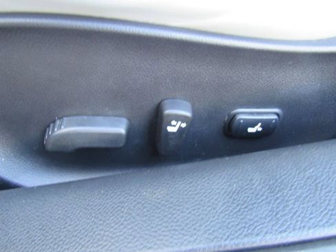 Used 2010 INFINITI G37 Convertible w/ Premium Pkg image 13