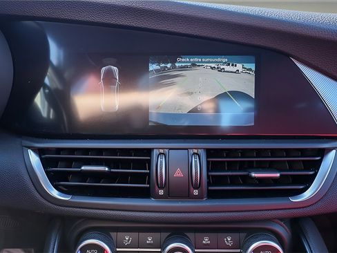 New 2025 Alfa Romeo Giulia Base image 15