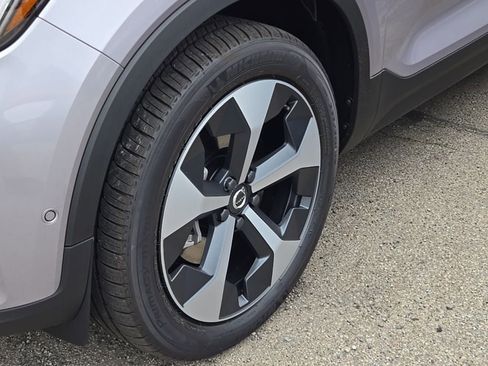 New 2026 Volvo XC40 B5 Plus w/ Protection Package Premier image 4