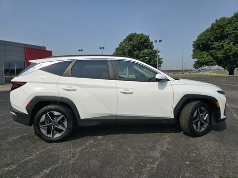 Used 2018 Hyundai Tucson SE w/ Cargo Package AWD/4WD image 17