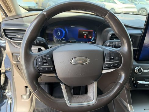 Used 2020 Ford Explorer Platinum w/ Premium Technology Package AWD/4WD image 20