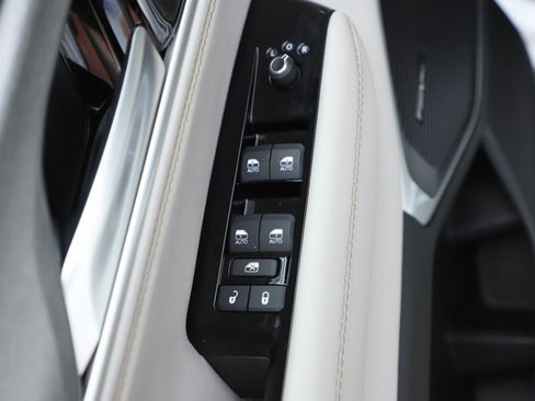 Used 2025 Jeep Wagoneer Series II w/ 8-Passenger Seating Package AWD/4WD image 16