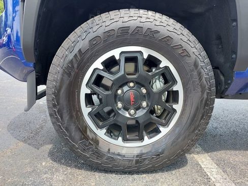 Certified 2025 Toyota Tacoma TRD Off-Road AWD/4WD image 14
