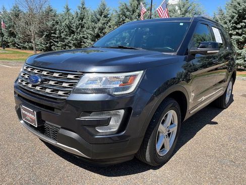 Used 2017 Ford Explorer XLT AWD/4WD image 32