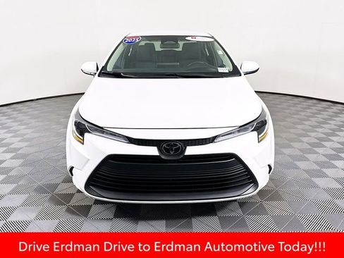 Used 2025 Toyota Corolla LE image 2