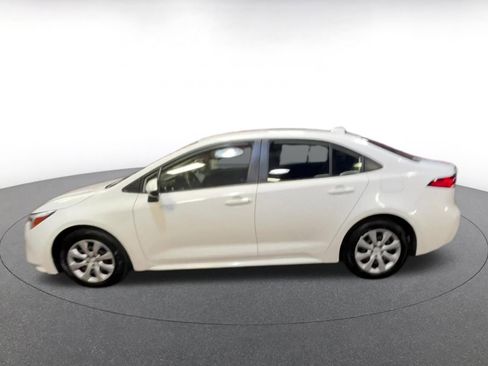 Used 2025 Toyota Corolla LE image 9
