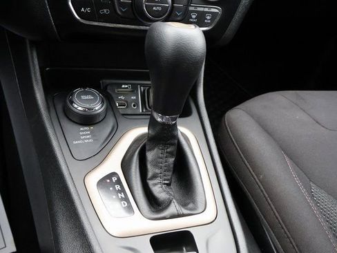 Used 2017 Jeep Cherokee 75th Anniversary image 32