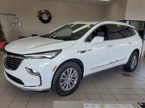 Used 2024 Buick Enclave Premium image 2