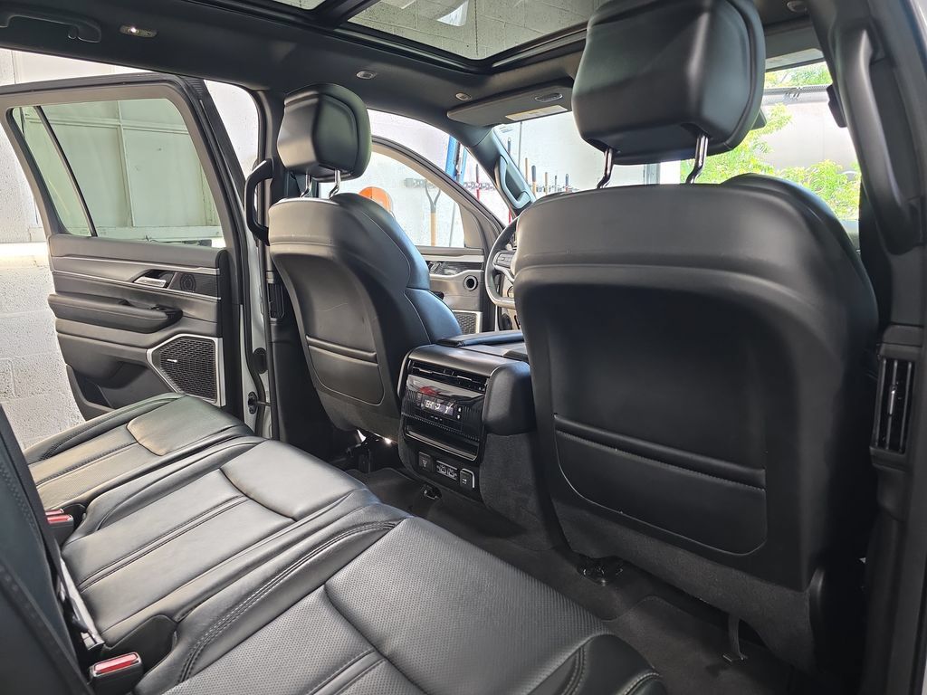 Used 2024 Jeep Wagoneer Series II AWD/4WD image 11
