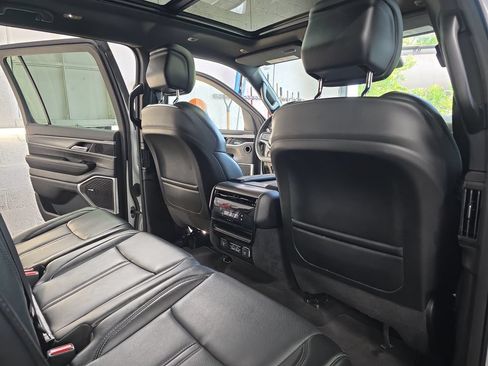 Used 2024 Jeep Wagoneer Series II AWD/4WD image 11