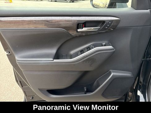 Used 2020 Toyota Highlander Platinum image 13