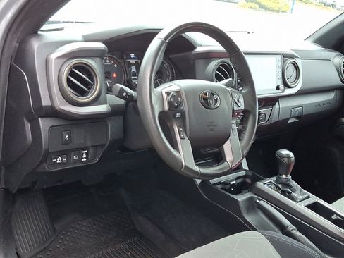 Used 2021 Toyota Tacoma TRD Sport image 16